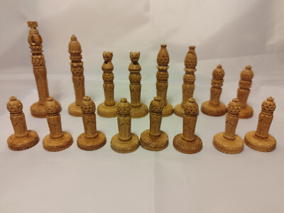 Handgeschnitzte Schachfiguren