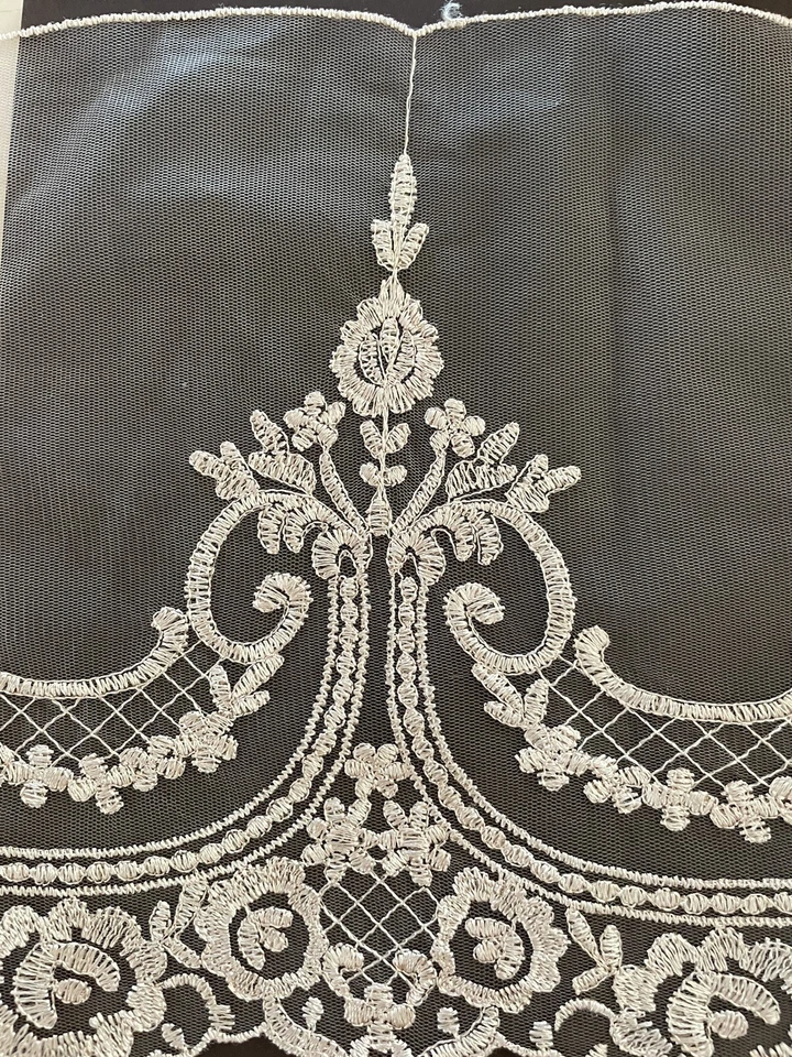 3 motivos casamento renda francesa vieira seda ouro bordado medieval 18”x 10” - Imagem 4 de 4