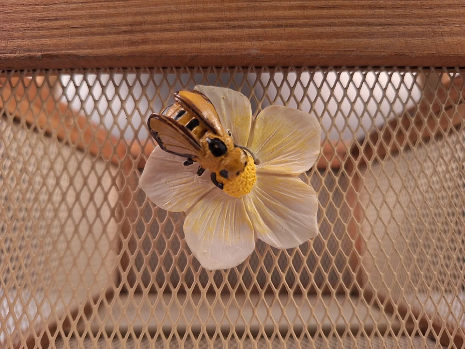 Wood Wire Basket Sq Handle Bee Country Core Decor Storage 8x8x5 - Image 2 of 4