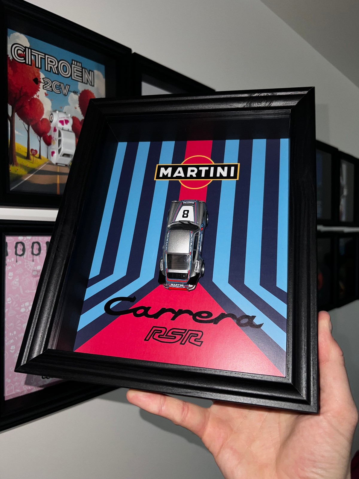 Cadre miniature Porsche Carrera RSR Martini Racing vitrine luxe alu brossé