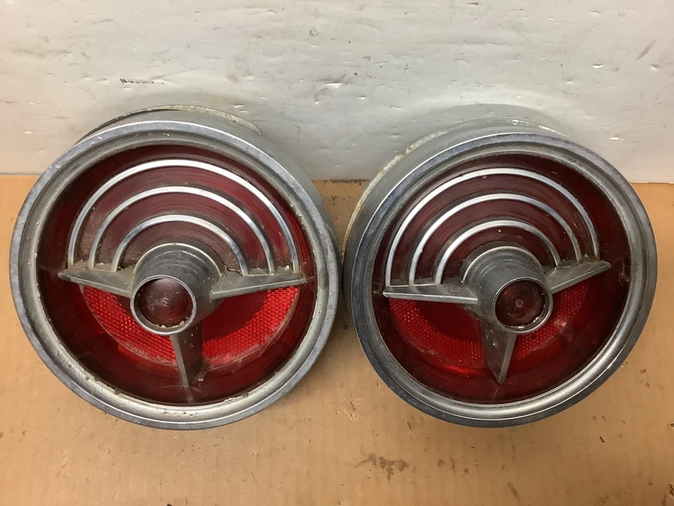 Juego de montaje de luces traseras Oldsmobile 98 1961 61 5952015 usado restauración diaria de conductores Foto 2 de 4