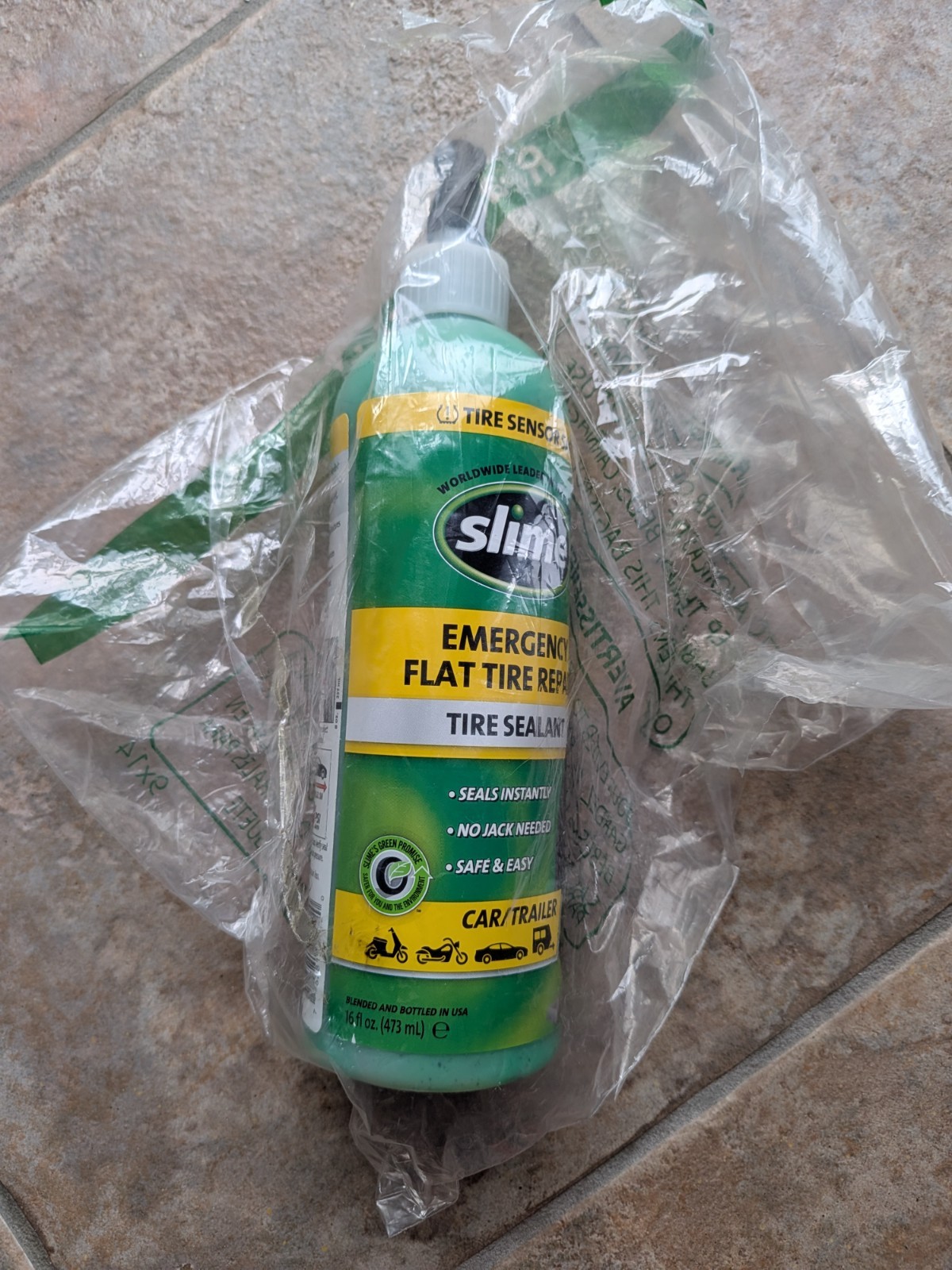 Slime 10011 Emergency Tire Sealant - 16 oz. (Car/Trailer)