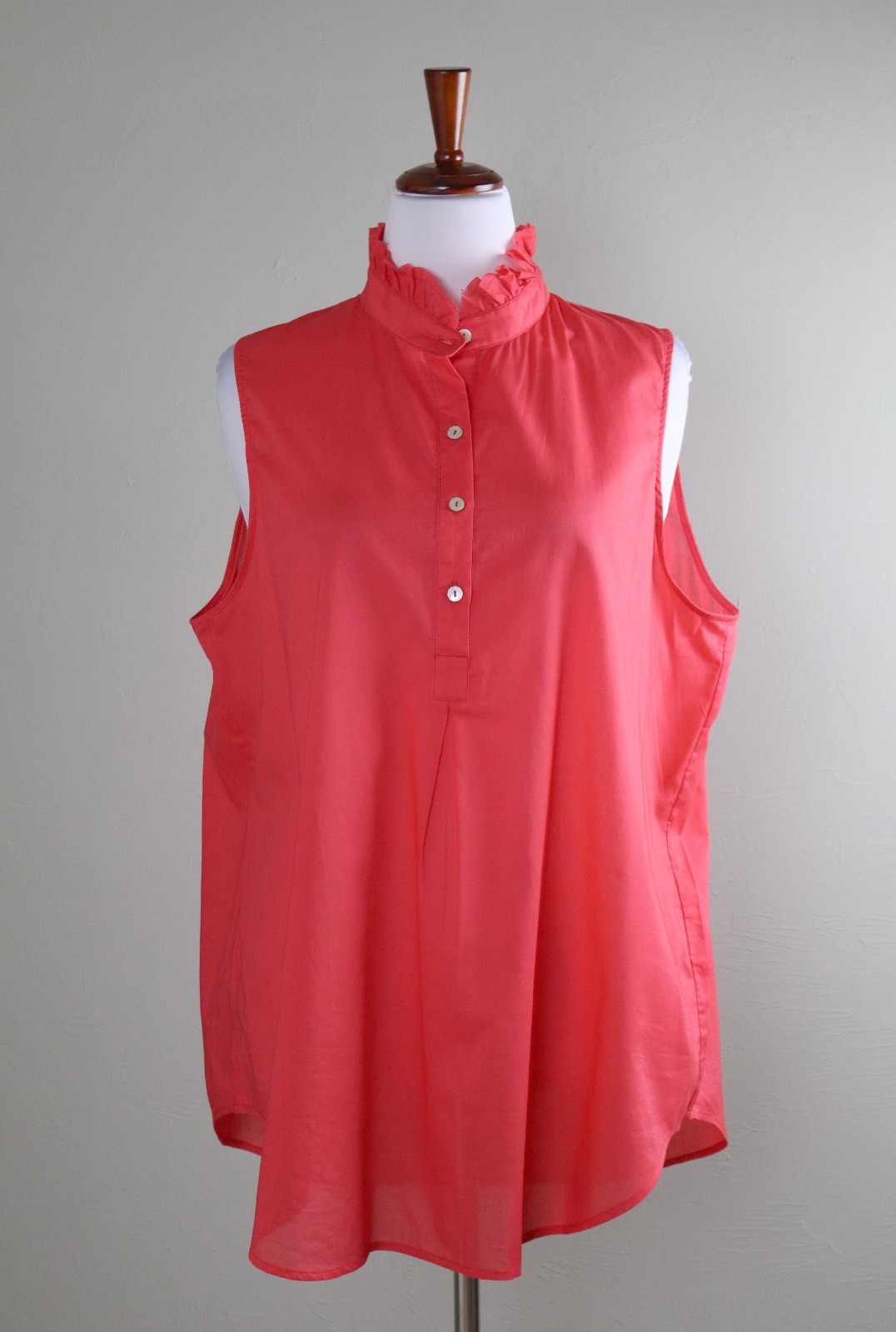 TUCKERNUCK $148 Solid Ruffle Collar Sleeveless Sh… - image 1