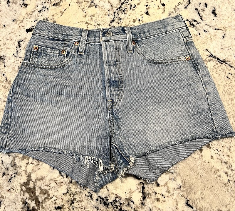 Levi’s 501 Stone Wash Denim shorts Frayed Hem Button Fly Women’s Size 27