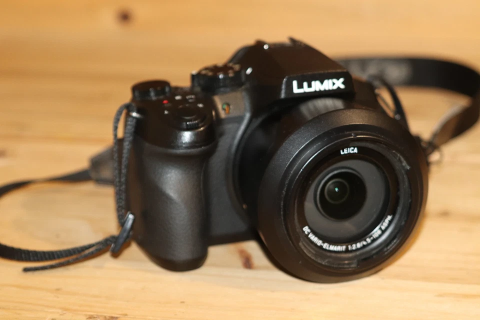 Panasonic LUMIX DMC-FZ300 12,1 Mpix Appareil Photo Bridge - Noir, photo 1 sur 5