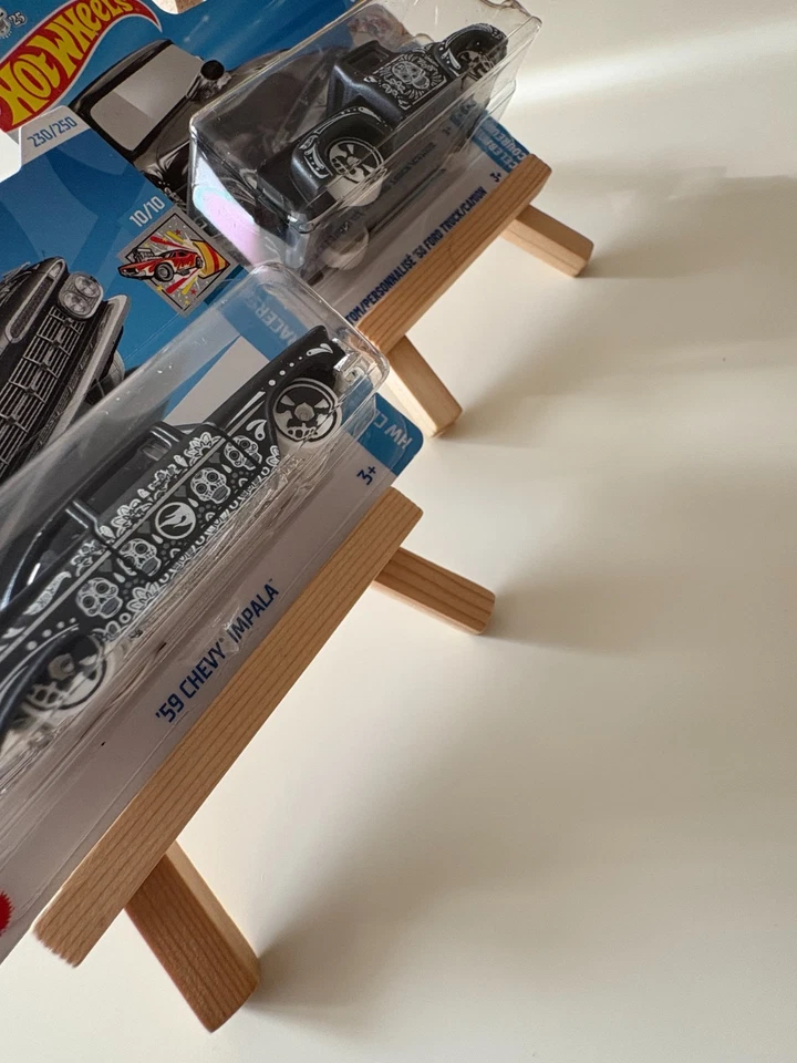 Hot Wheels '59 Chevy Impala Treasure Hunt y 56 Ford Truck, Super Set 2024-2025 Foto 2 de 4