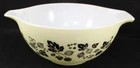 Pyrex GOOSEBERRY 9" Cinderella Mixing Bowl Yellow GREAT VALUE Scratching