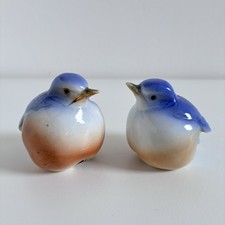 Vintage Vogelpaar aus Porzellan blaue und braune Federn 1970er Jahre