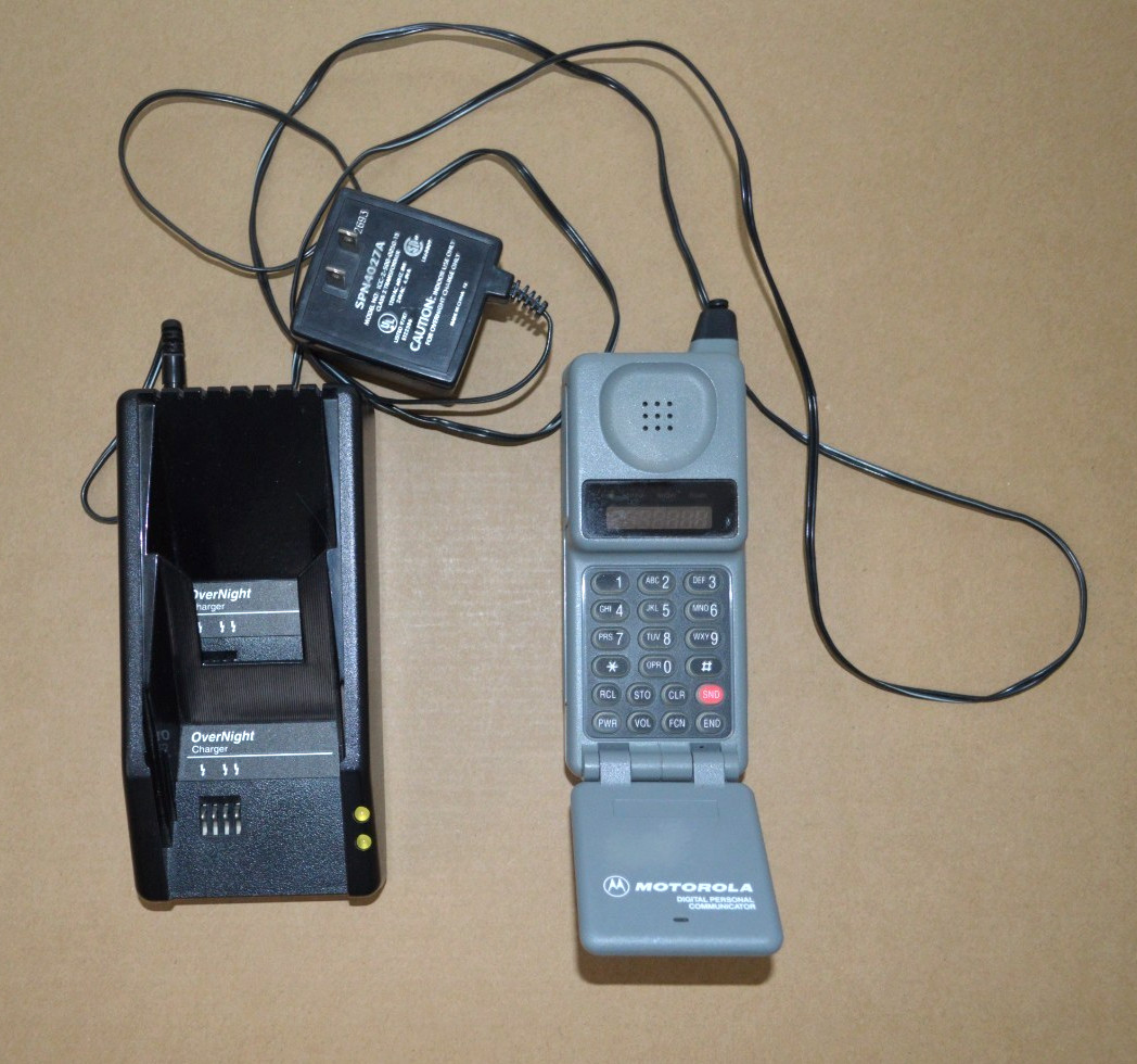 1990's Motorola Digital Personal Communicator Cell Flip Phone & Charger Working