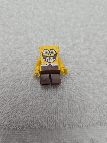 LEGO Spongebob Squarepants Minifigure grin and bottom teeth Set 3833 Part bob021 - Picture 1 of 4