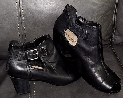 Earth Origins Sawyer Leather Peep Open Toe Heeled Bootie Black Size 9.5