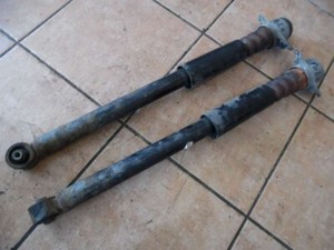 VW Polo 9N Stoßdämpfer Dämpfer Hinten Rechts / Links