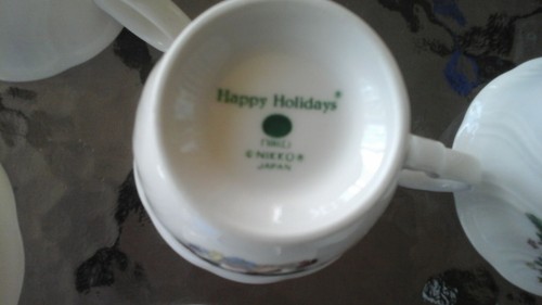 Nikko HAPPY HOLIDAYS Set of 4 Coffee Tea Cups & Saucers Christmas holiday mugs - Picture 8 of 12