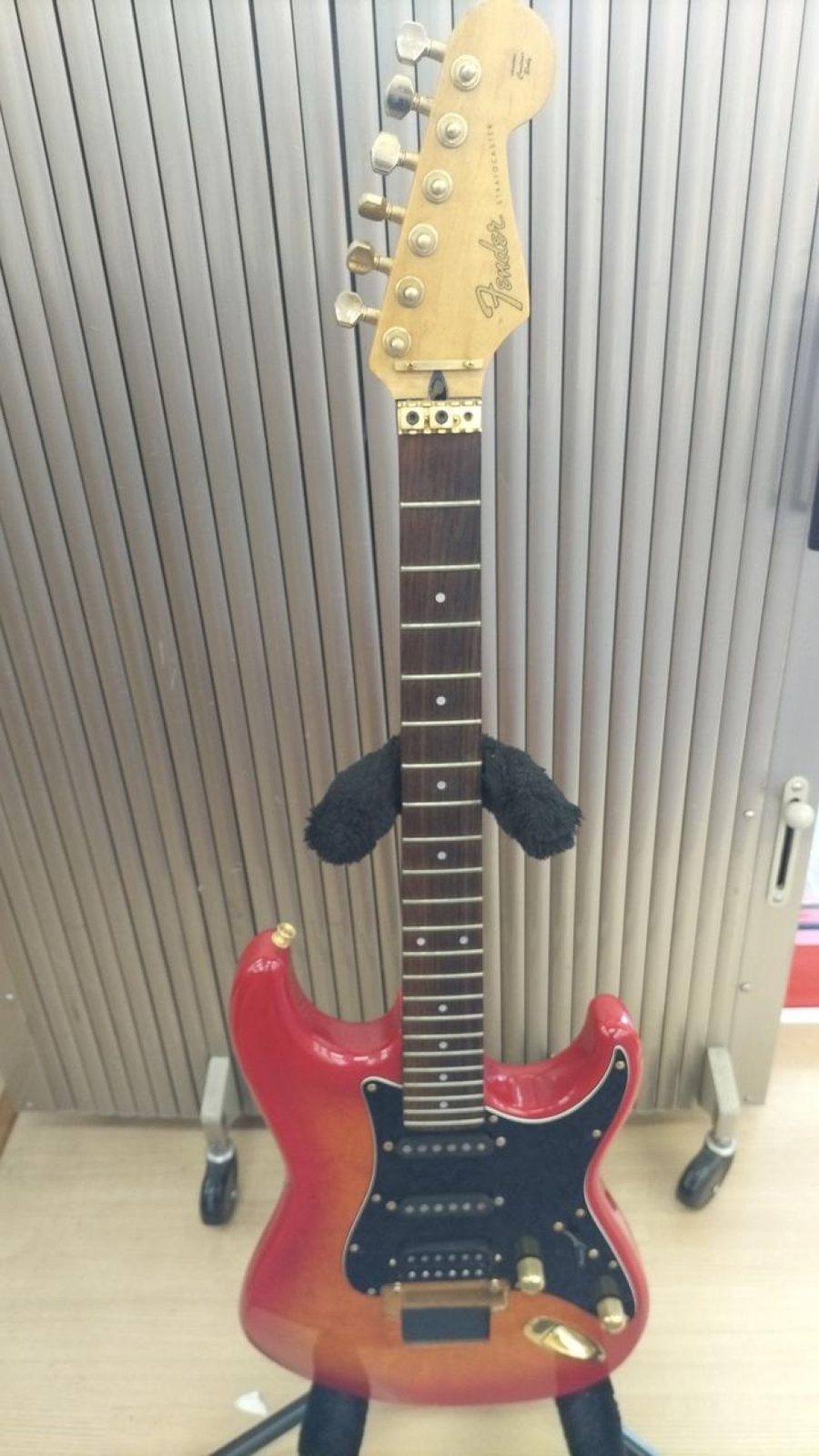 FENDER JAPAN STR75R Electric Guitar Used Electric Guitar Deals