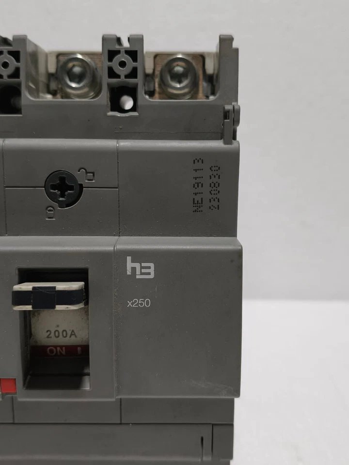 INTERRUPTOR DE CIRCUITO DE CAJA MOLDEADA HAGER H3 X250 200 AMP 4 POLOS GRATIS RÁPIDO Foto 2 de 4