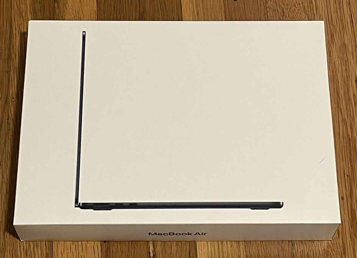 Apple MacBook Air 13.6 Inch, 8GB, M2 Chip - EMPTY RETAIL BOX Apple MacBook Air 13.6 Inch, 8GB, M2 Chip - EMPTY RETAIL BOX