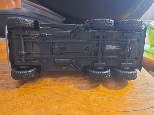 JADA 1/24 JURASSIC WORLD MERCEDES-BENZ G 63 AMG 6x6 - Picture 10 of 11