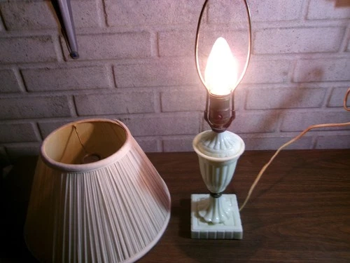 Vintage Akro Agate Uranium Vaseline Custard Milk Glass Table Lamp W/Shade