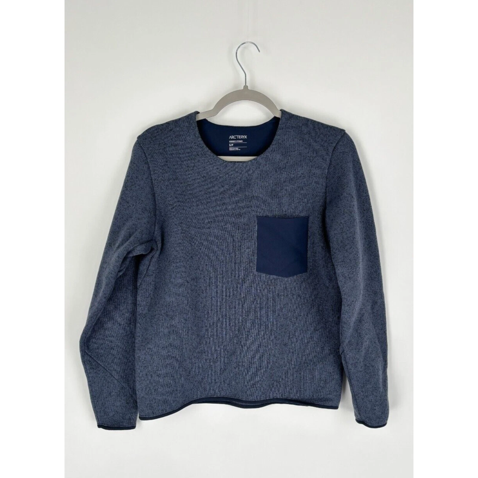 arcteryx covert pullover long sleeve chest pocket sweater