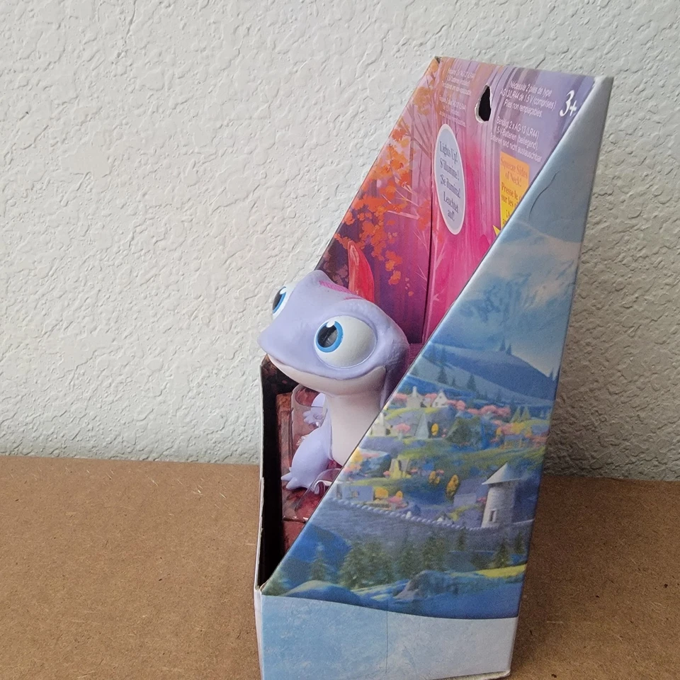Disney Frozen 2 Espíritu de Fuego Salamandra Iluminar Nuevo En Caja 3+ Juguetes Niños Figura Foto 2 de 4