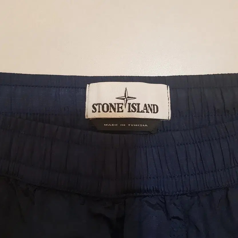 Stone Island Nylon Metal Cargo Shorts W33 Navy Condition Pre-Owned thumbnail 5