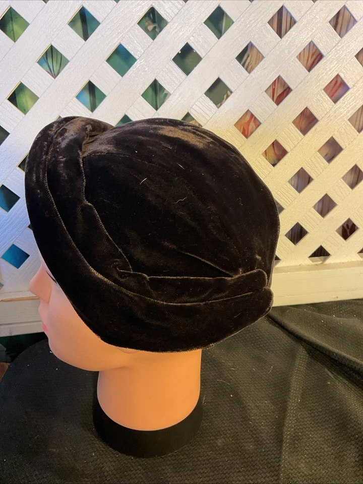 Mid To Early 1900’s Women Velvet Black Hat With Rhinestone Embellishment - Image 2 of 4