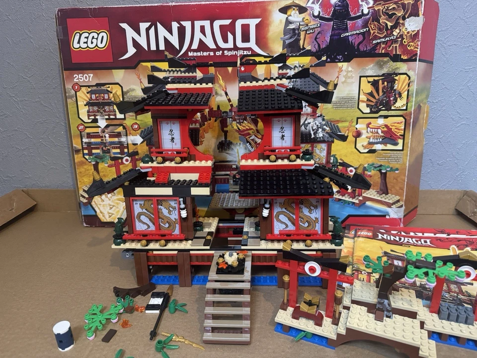 LEGO Ninjago 2507 - the golden weapons - Fire temple (2011) - Photo 3/4