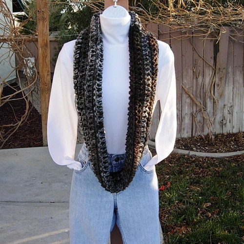 Short Wide Crochet Knit INFINITY SCARF Black White Brown Gray Grey Winter Cowl - Imagen 5 de 11