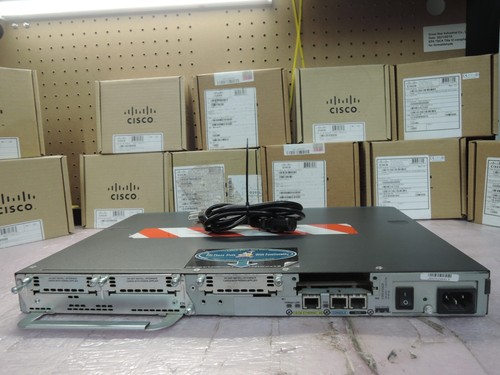 CISCO2620 Cisco 2600 2620 Modular Access Router. - Picture 4 of 4