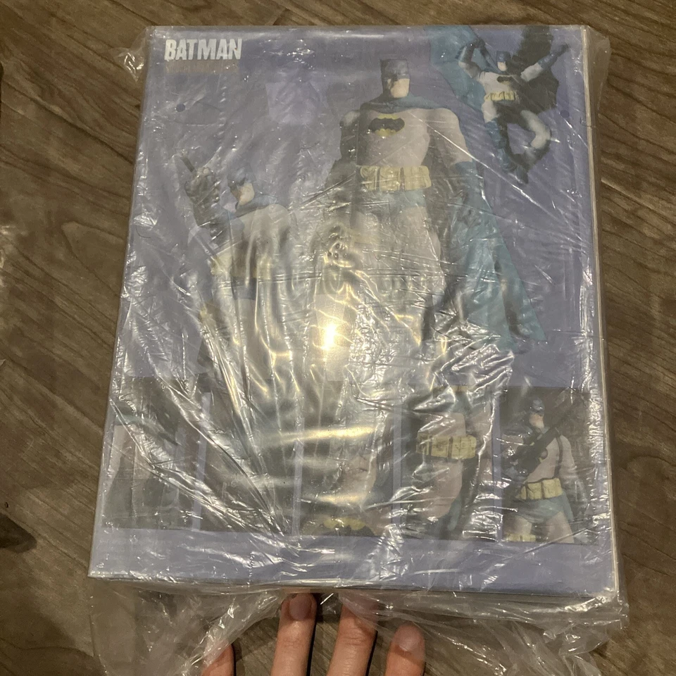 Mezco ONE:12 BATMAN: THE DARK KNIGHT RETURNS PX Previews Exclusive Figure • NEW - Image 2 of 2