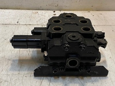 Hydraulic Directional Control Valve FM4 | FM5 | 7'' x 9-1/2'' x 4-1/4''