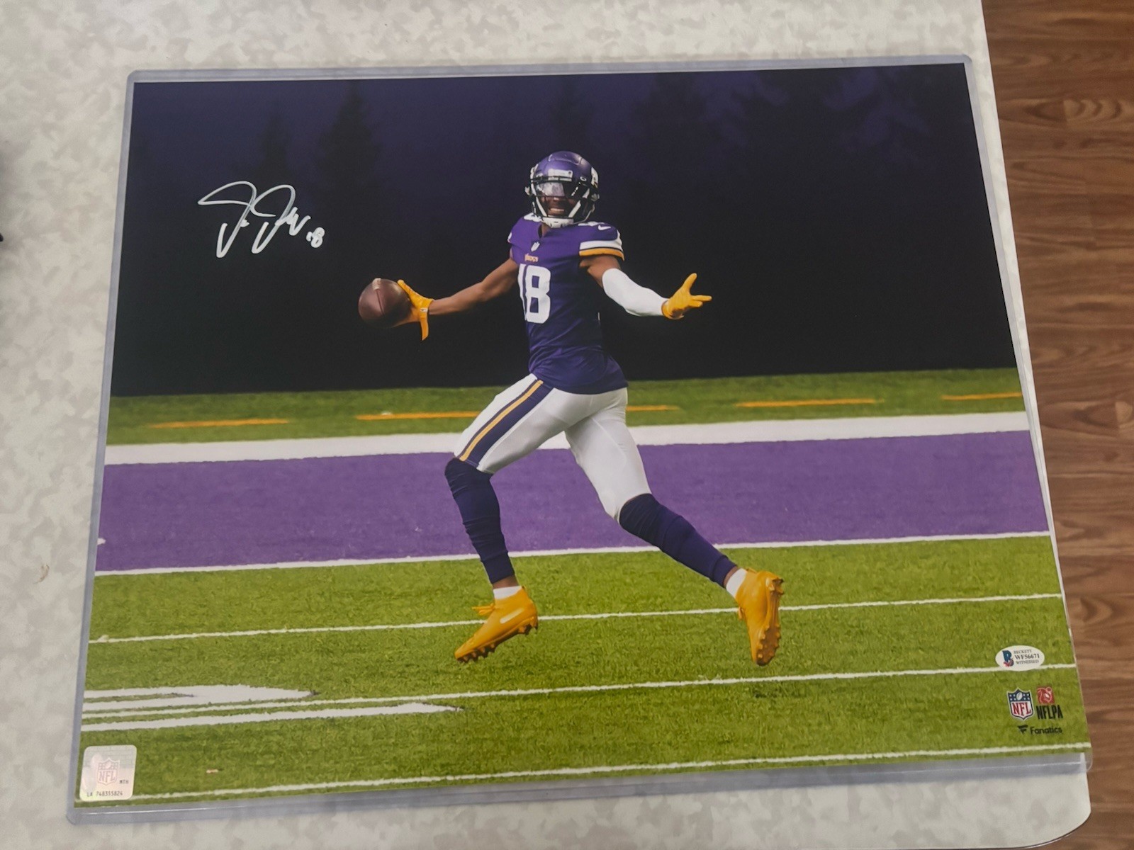 16 x 20 Justin Jefferson Autographed Signed photo (Beckett certified) 