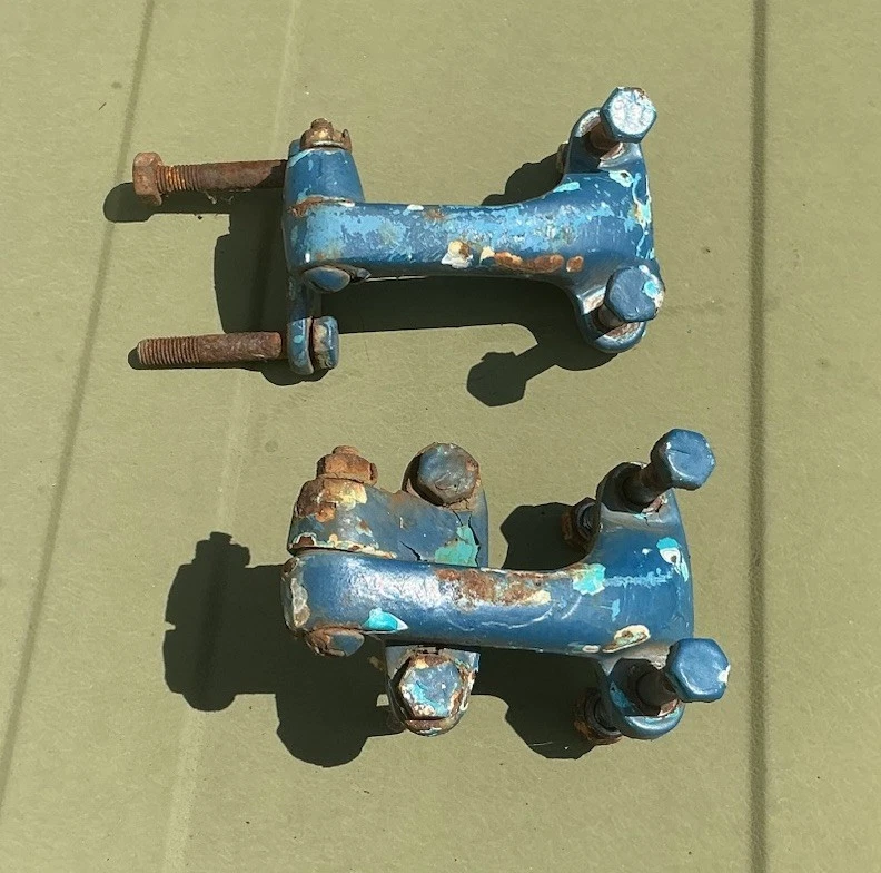 A SET OF CLASSIC ORIGINAL MORRIS MINOR TRAVELLER REAR DOOR HINGES - Image 4 of 4