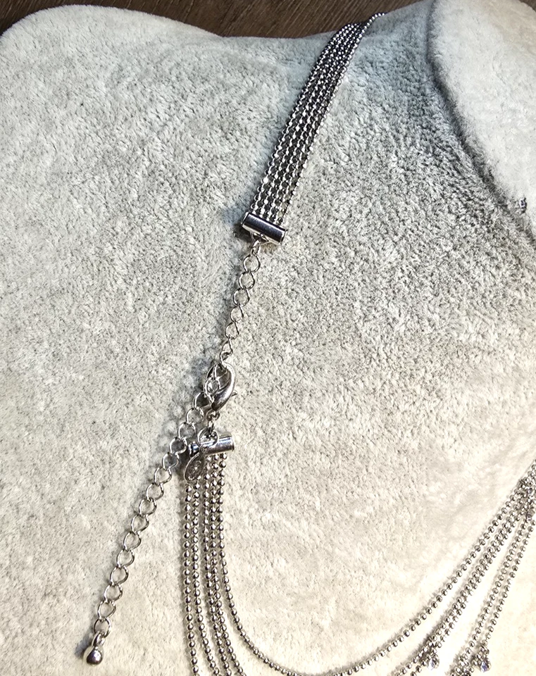 Collar de cadena Premier Designs multi fila tono plata con pedrería colgantes Foto 3 de 4