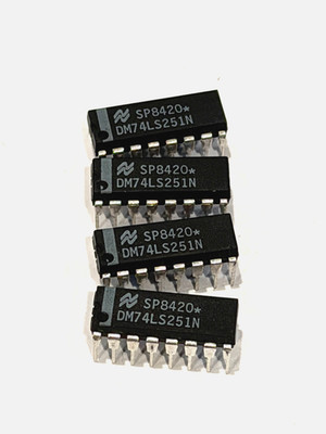 Lot  4 National Semiconductor DM74LS251N 8-Channel Data Selector ICs 16-Pin NOS