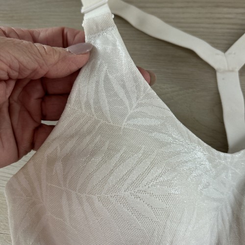 Victorias Secret Sport Bra Womens 32B White Lightweight Shimmer Leaf Design NWOT - Picture 3 of 13