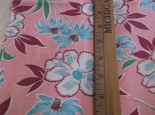 Zwei Vintage Futtersäcke Stoff/Steppdecke/Material rosa mit weißen blauen & roten Blumen (Flecken) - Bild 6 von 11