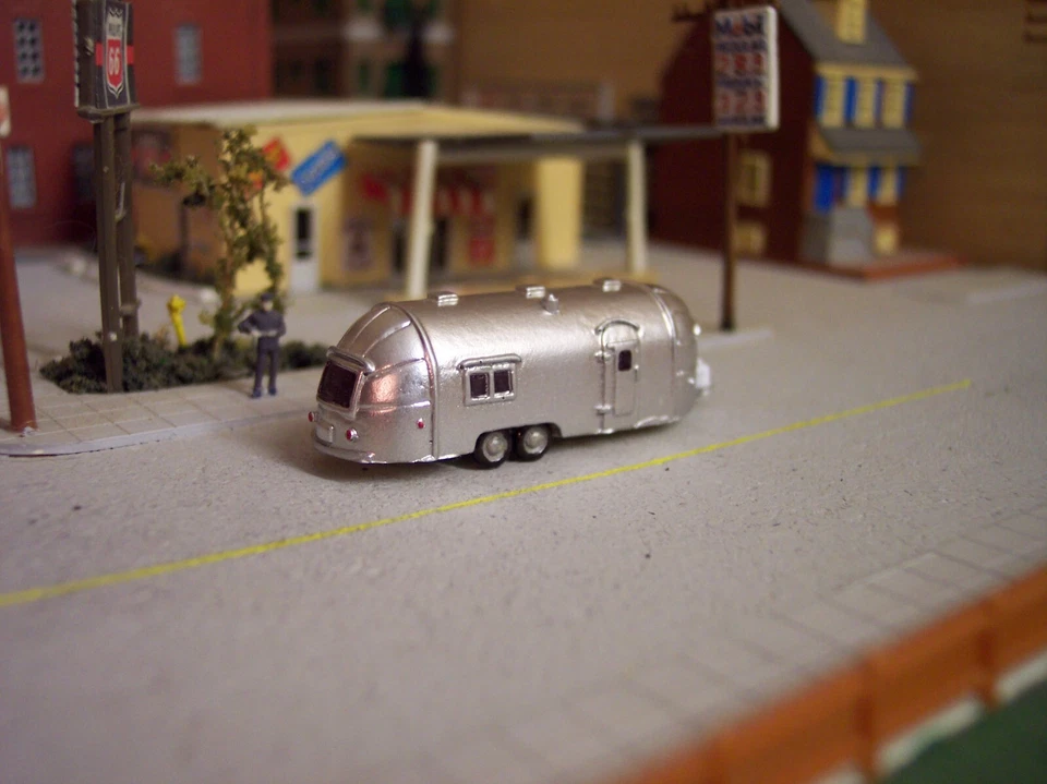 N scale 26ft Airstream camping trailer detailed N gauge model train detail neat - Image 3 of 3