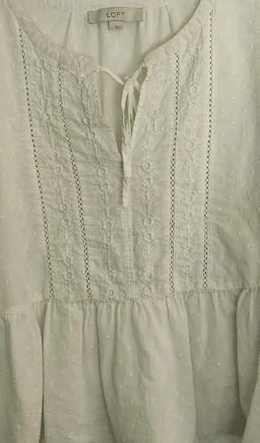 Camisa Top LOFT Ann Taylor Manga Larga Blanca Bordada Flores y Corbata Grande - Imagen 5 de 5