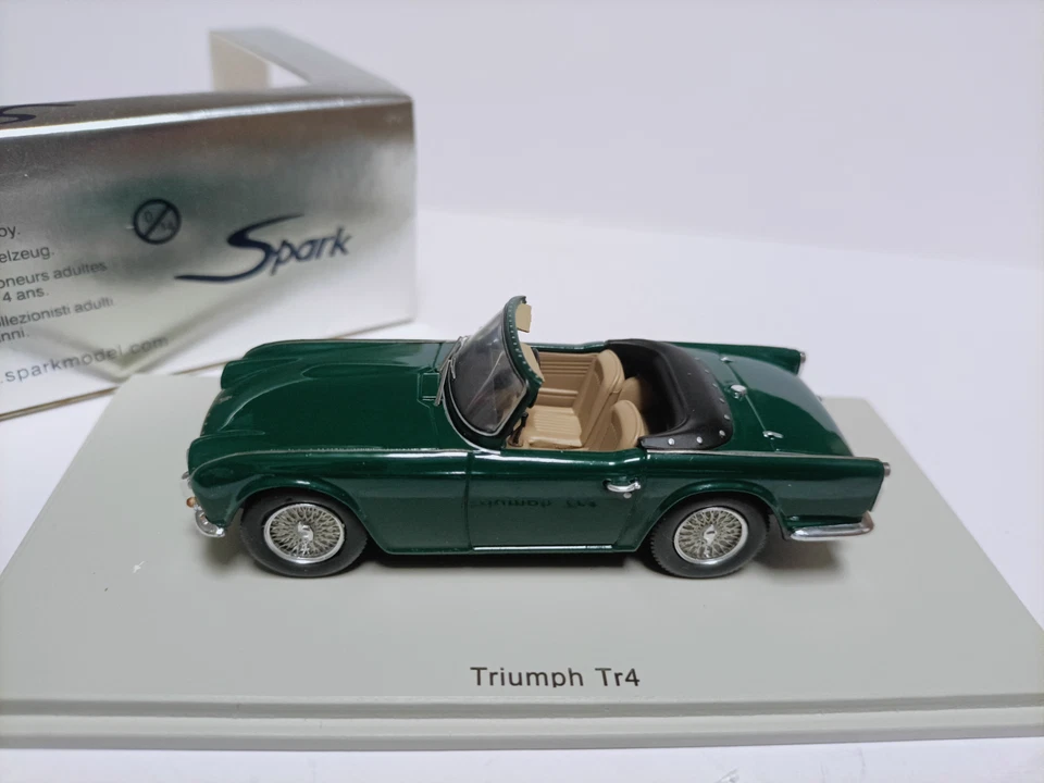 Spark 1/43 Triumph Tr4 绿色 — 第 2/4 张图片