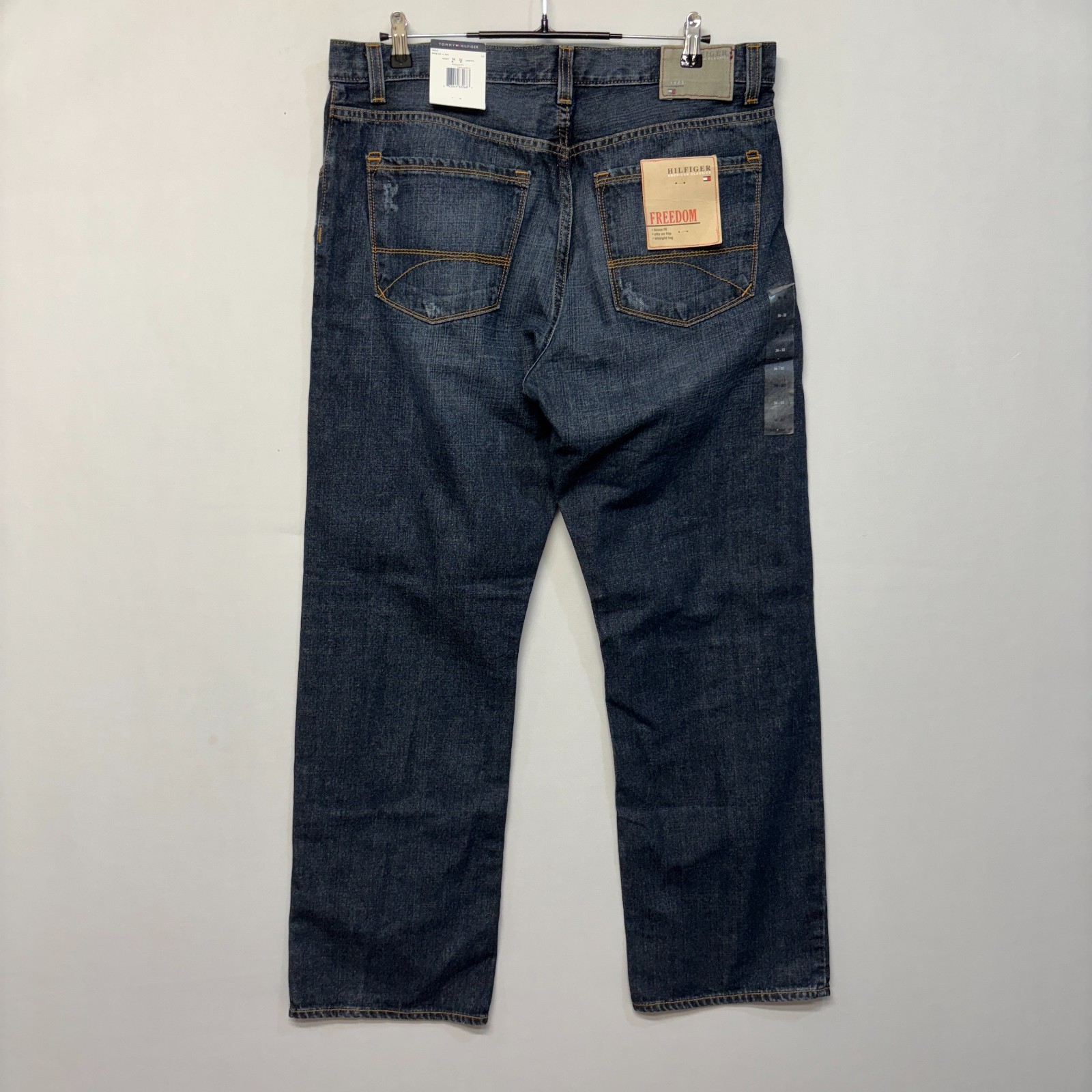 NWT Tommy Hilfiger Freedom Men Jeans Size 36x32 Relaxed Fit Straight Leg C036 28