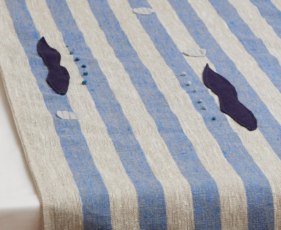 Corredor de mesa com aplique e nós franceses manuais 18"w x 60"L - Imagem 2 de 4