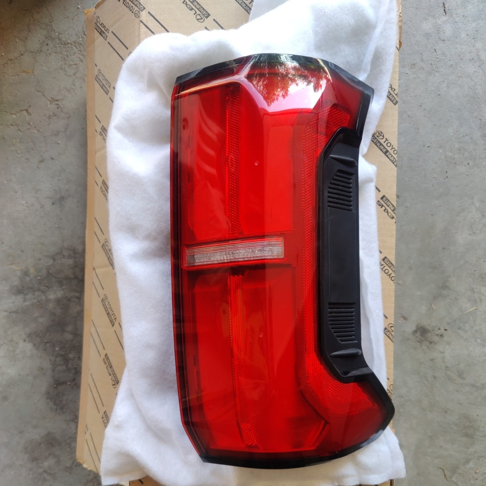 2024-2027 TOYOTA TACOMA TRD OFFROAD LEFT DRIVER SIDE TAIL LAMP