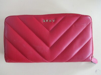 DKNY Red NWOT Quilted Woman's Zipper Closure Wallet