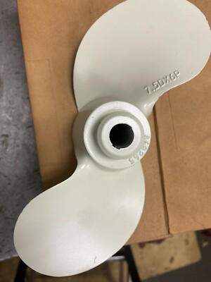 NOS OEM CHRYSLER OUTBOARD PIN DRIVE PROPELLER 7.5D X 6P PN P468