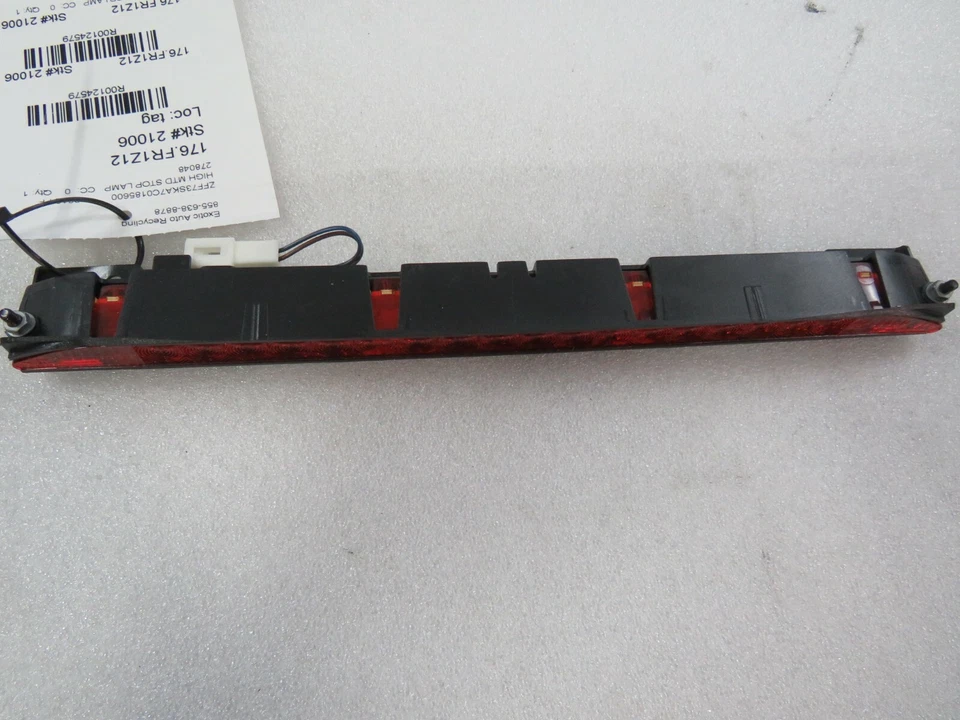 Ferrari FF, Lámpara de parada High MTD, 3ª luz de freno, usada, P/N 278048 Foto 2 de 4