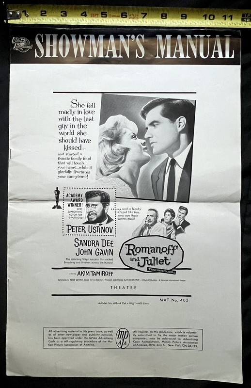 Romanoff and Juliet 1961 Movie Press Book Peter Ustinov, Sandra Dee, John Gavin