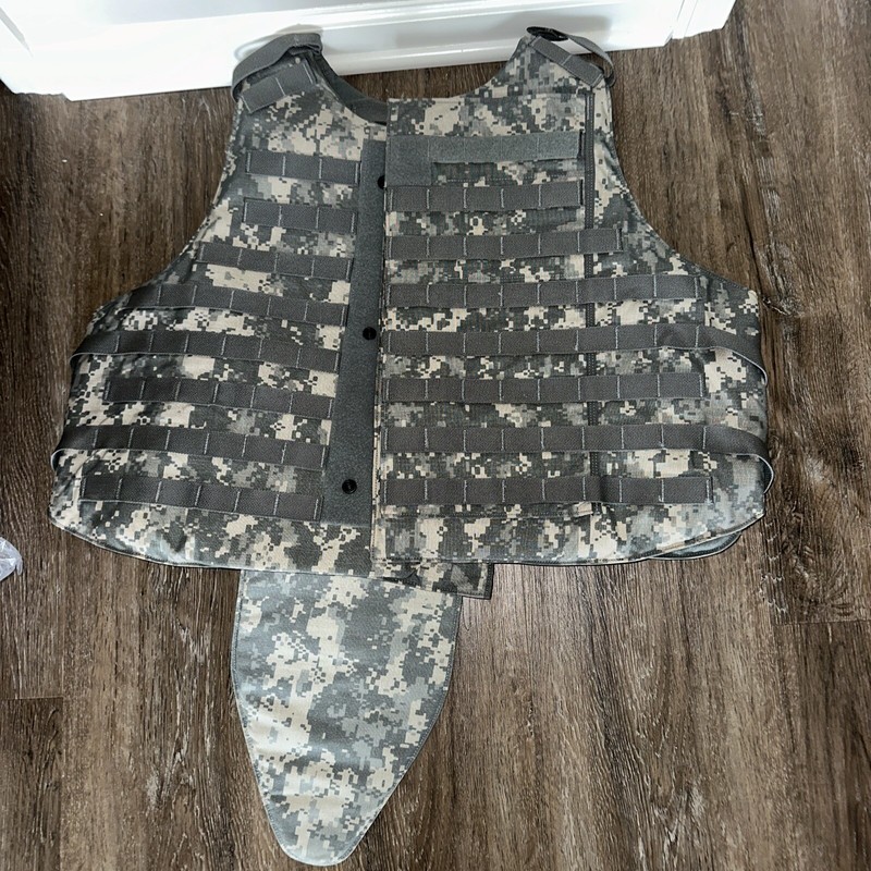 Ballistic Vest w/ Soft Armor inserts ACU Camouflage.Size Large.New.