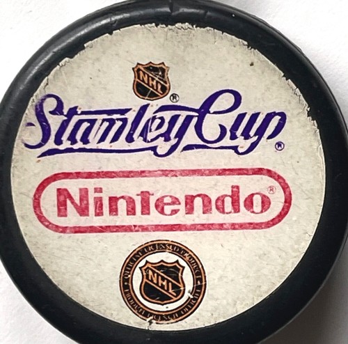 RARO PORTACHIAVI VINTAGE 1993 NINTENDO STANLEY CUP NHL PROMOZIONALE HOCKEY PUCK - Foto 4 di 6