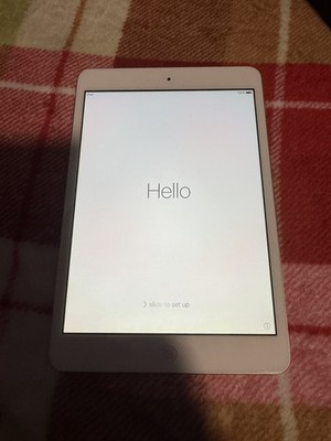 Apple iPad mini 3 A1599 16 GB, Wi-Fi, 7.9 in - Silver/White
